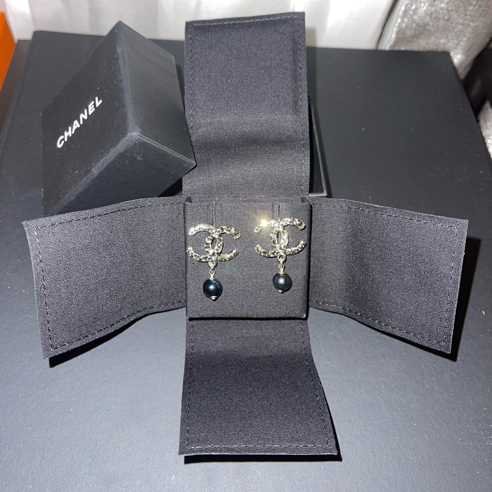 ❌SOLD ❌CHANEL earrings - Picture 6 of 7